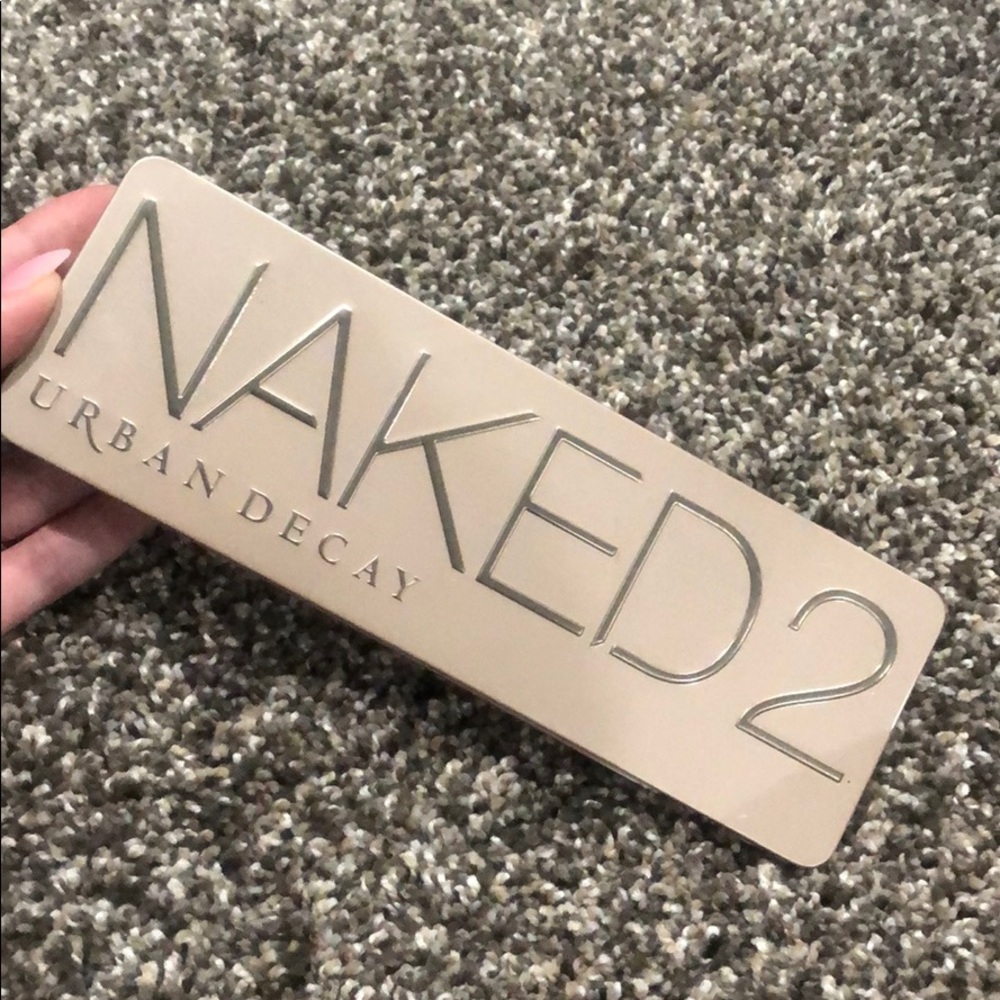 Urban Decay Naked 2 eyeshadow palette